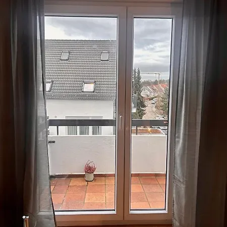 Modern Und Gross Eingerichtete Wohnung, Netflix, Playstation Apartment